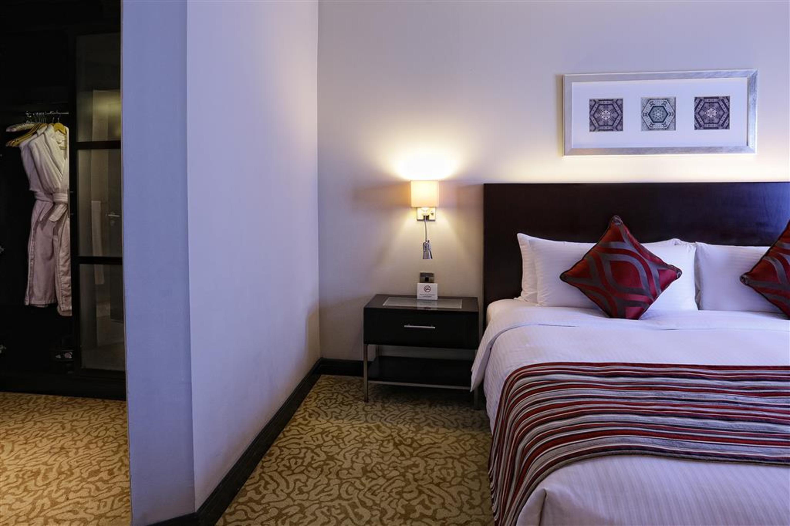 Ramada Plaza By Wyndham Dubai Deira Hotell Rum bild