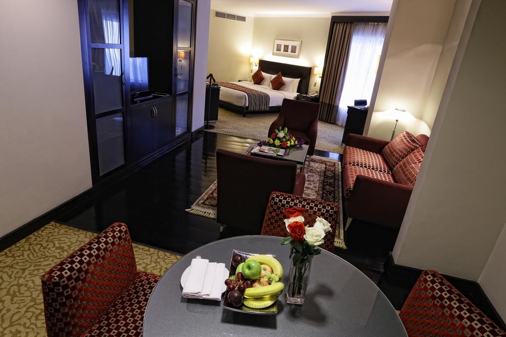 Ramada Plaza By Wyndham Dubai Deira Hotell Exteriör bild